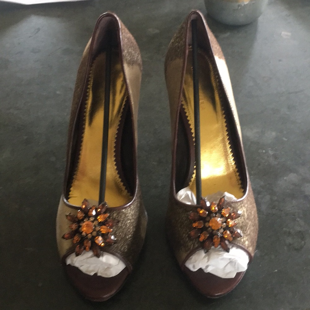 BCBGMAXAZRIA GOLD/BROWN CALF HAIR BURNOUT HEELS